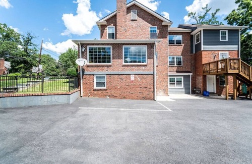 Downtown Apartment | Chic Silver Spring Loft Near Metro, Dining & Shops – Walk Everywhere