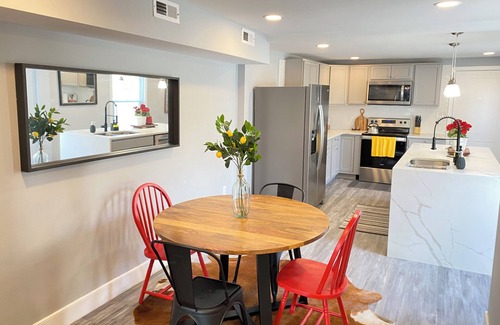 Downtown House | Chic Spacious Home 5 Mins To College & Frederick Health