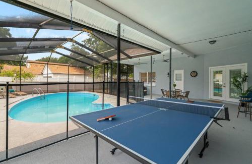 Plant City Villa | Chic Stylish Pool House 4 King Bed New Renovated