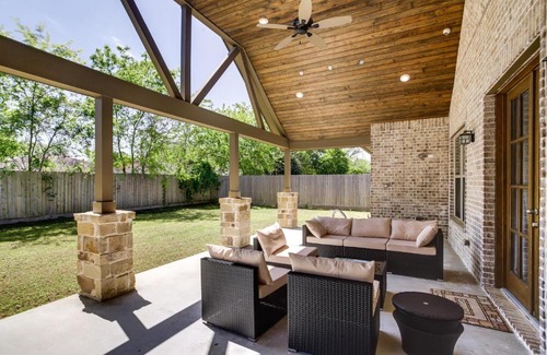 Tomball House | Chic Texas Abode with Patio and Fenced-In Yard!