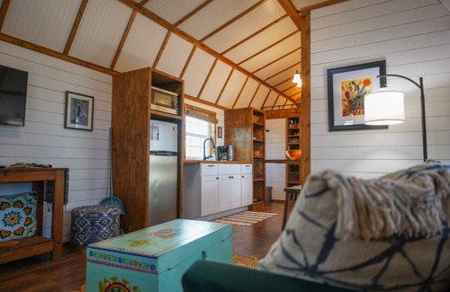 Alpine House | Chic Tiny Home Close to Everything @ Casa Paloma