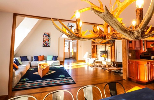 Sainte-Ann-des-Lacs Ski Chalet | Chic Tipi & Spa / Pool table -10 min Saint-Sauveur Village