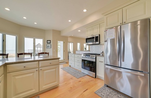 De Tour Village House | Chic Townhome on Lake Huron w/Private Beach!