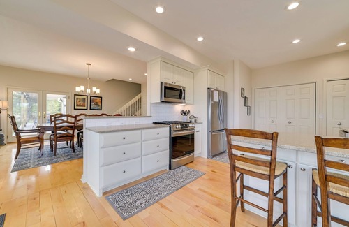De Tour Village House | Chic Townhome on Lake Huron w/Private Beach!