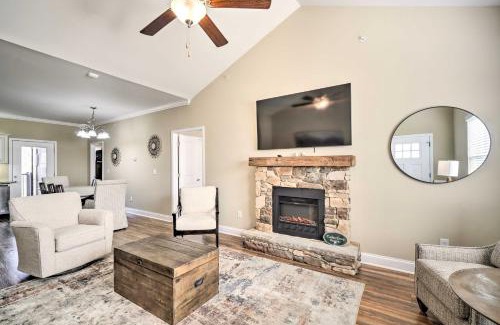 Townsend Apartment | Chic Townsend Condo with Saltwater Pool!