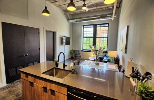 Midtown Hotel | Chic Ultramodern Loft w/Designer Features+WD