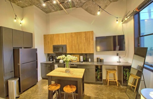 Midtown Hotel | Chic Ultramodern Minimalist Studio Loft + Patio
