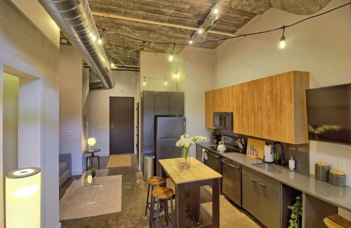 Midtown Hotel | Chic Ultramodern Minimalist Studio Loft + Patio
