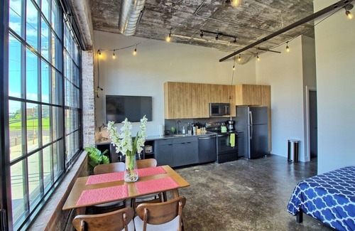 Midtown Hotel | Chic Ultramodern Studio Loft w/Designer Features