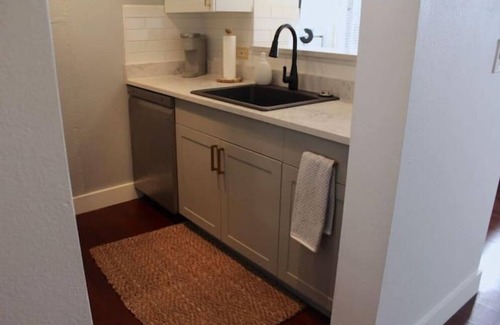 Uptown Apartment | Chic Updated 1bd 1 bth in Downtown Denver