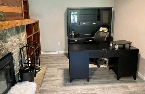 Bozeman House | Chic Updated Townhouse | Hot Tub | Pet-Friendly | 15 Mins to Anywhere in Bozeman