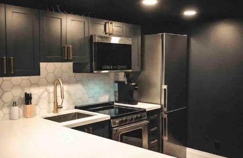 Barrie Apartment | Chic Urban Getaway