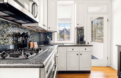 Congress Park House | Chic Victorian Manor | Sleeps 12 | Congress Park