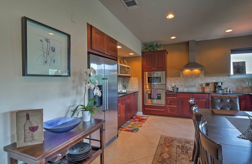 Rob Roy On The Lake House | Chic Villa w/Infinity Pool: 10 Mi to Downtown!