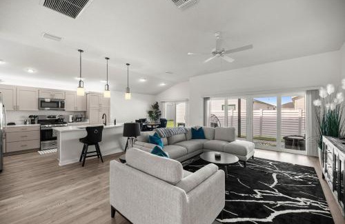 Sumter County House | Chic Villages 3BR King Suite With Patio & Golf Cart