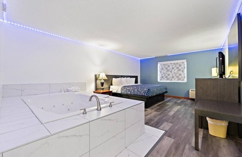 Westmont Hotel | Chicago Club Inn & Suites