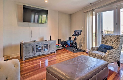 Douglas Condo | Chicago Condo Near Beaches, Parks & Downtown!
