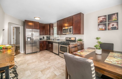Stickney House | Chicago FHS Rental - Berwyn Ave