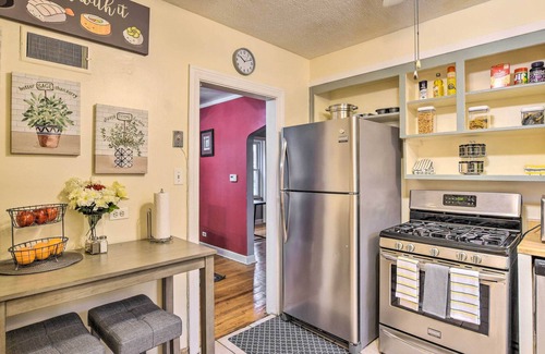 Roseland House | Chicago Home w/ Spacious Yard: 14 Mi to Dtwn