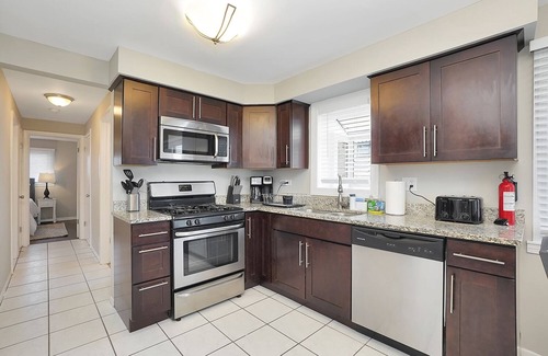 Clearing House | Chicago Rental - Narragansett