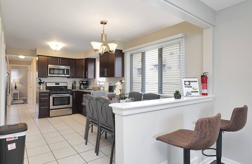 Clearing House | Chicago Rental - Narragansett