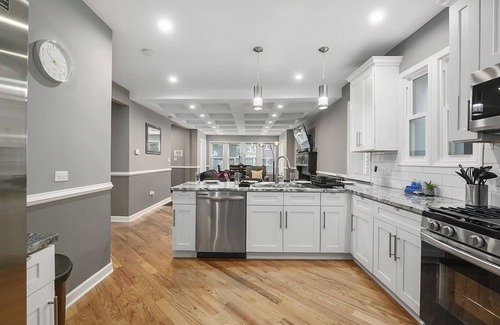 Chatham House | Chicago Rental - Vernon Ave