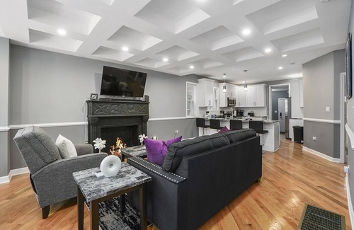 Chatham House | Chicago Rental - Vernon Ave