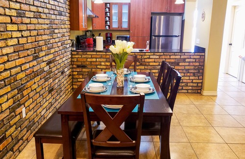 Edinburg House | Chicago Style Town home in a gated community!Spacious 1100sqft