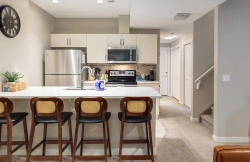 Cochrane Apartment | "Chickadee" 1BR Lower Suite in Cochrane