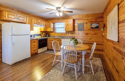 Graysville Apartment | Chickamauga Creek Retreat-Mins to Chattanooga