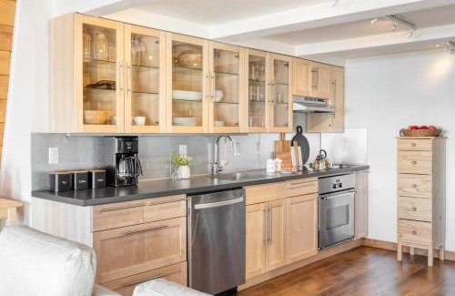 Tahoe Woods Apartment | Chickaree by AvantStay A-Frame w Mountain Views