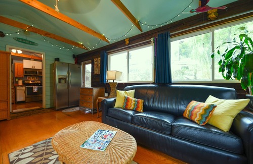 Athens House | Chicopee Rose Cottage - Pet & Family Friendly, Back Deck, Near Downtown & UGA