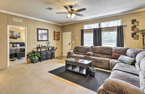 Manattee Road House | Chiefland Home ~ 4 Mi to Suwannee River!