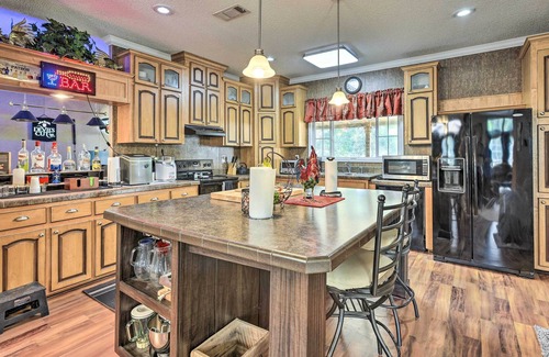 Manattee Road House | Chiefland Home ~ 4 Mi to Suwannee River!