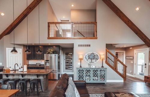 Rockbridge Cabin | Chieftain Meadows-Nature Trails,Wi-Fi,Hot Tub,Game Room,20+ private acres