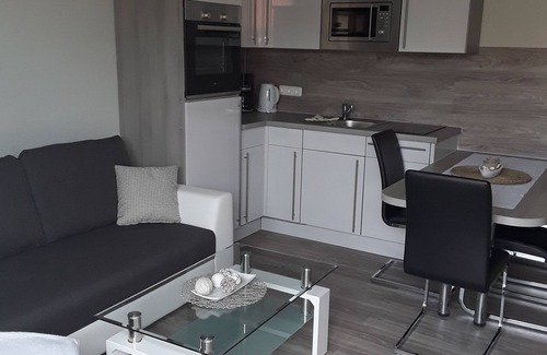 Gross Schwansee Apartment | Child-friendly apartment with terrace, 800m to the beach