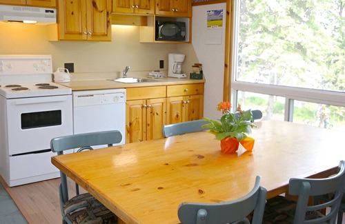 Otonabee-South Monaghan Cottage | Child-Friendly Estate with Play Area, Games Room, and Dedicated Children's Progr