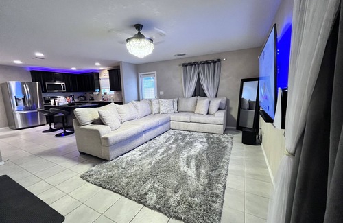 San Antonio House | Child Friendly Home + Pool/Hot Tub Near Six Flags SeaWorld And Iconic RiverWalk