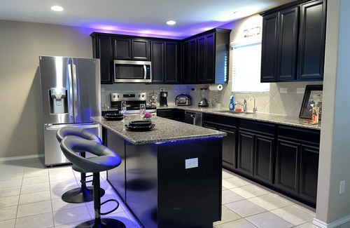 San Antonio House | Child Friendly Home + Pool/Hot Tub Near Six Flags SeaWorld And Iconic RiverWalk
