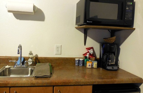 Lutak Hotel | Chilkoot Haven Haines room #2, right on the Chilkoot River, Bear viewing