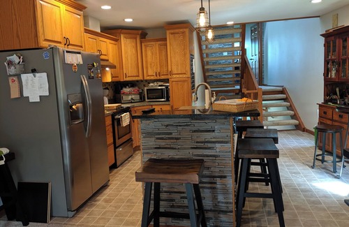 Oshkosh House | Chill Lake Channel 'Brewhouse' Townhouse: 2 bedrooms on Lake Winnebago