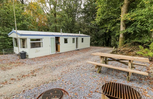 Pont-ar-gothi Cottage | CHILL OUT HOLIDAY, pet friendly, with a garden in Pencader