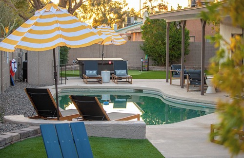 Chandler House | Chill Out in Chandler - FREE Heated/Cooled Pool-Hot tub-Game Room-Putting Green