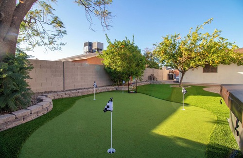 Chandler House | Chill Out in Chandler - FREE Heated/Cooled Pool-Hot tub-Game Room-Putting Green