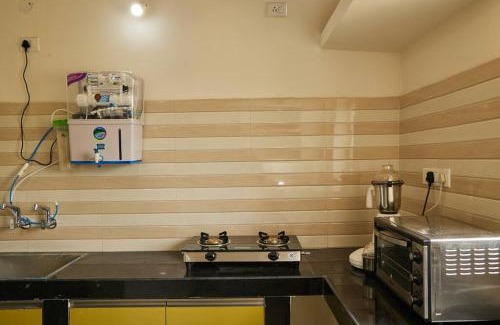 Gachibowli Apartment | Chill Place:3BHK AC Retro House @FinancialDistrict , Near US Embassy