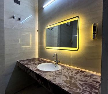 DLF Phase 3 Bed & Breakfast | Chill Place - The Nest