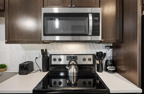 Frisco Square Apartment | Chill & Tone 1BR Frisco King & Sofa, Gym & Pool