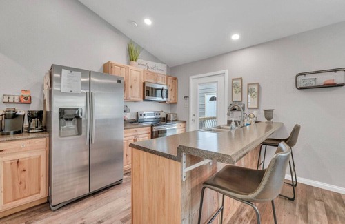 Reeds Spring House | Chill with family and friends at Karla's Cottage