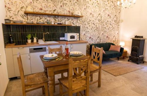 Eger Apartment | Chillinn Rosé Cottage Eger