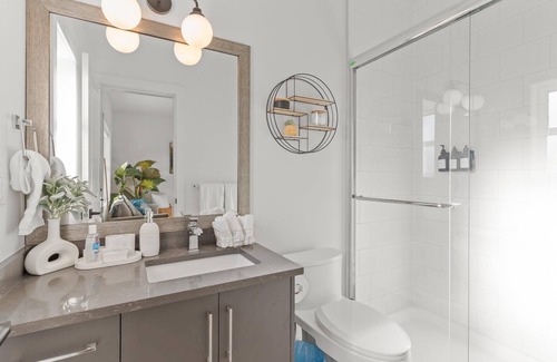 Chilliwack Proper Village West House | Chilliwack Gem 4BR, Studio Bliss